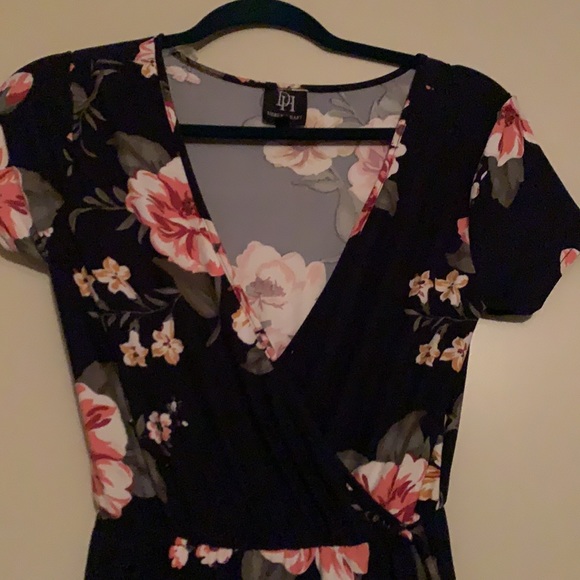 Floral dress! - Picture 2 of 4